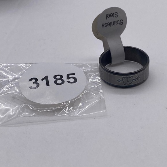 Stainless Steel Unisex Ring Double Heart Arrow Black Gray Size 8 - Picture 2 of 8